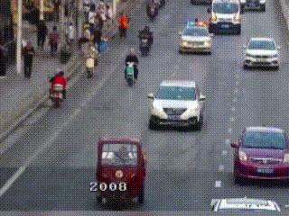 DƬ
